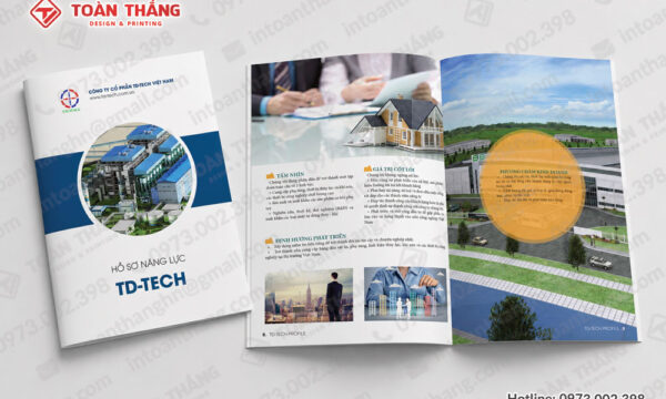 Catalogue đóng ghim giữa mẫu doanh nghiệp chuyên nghiệp